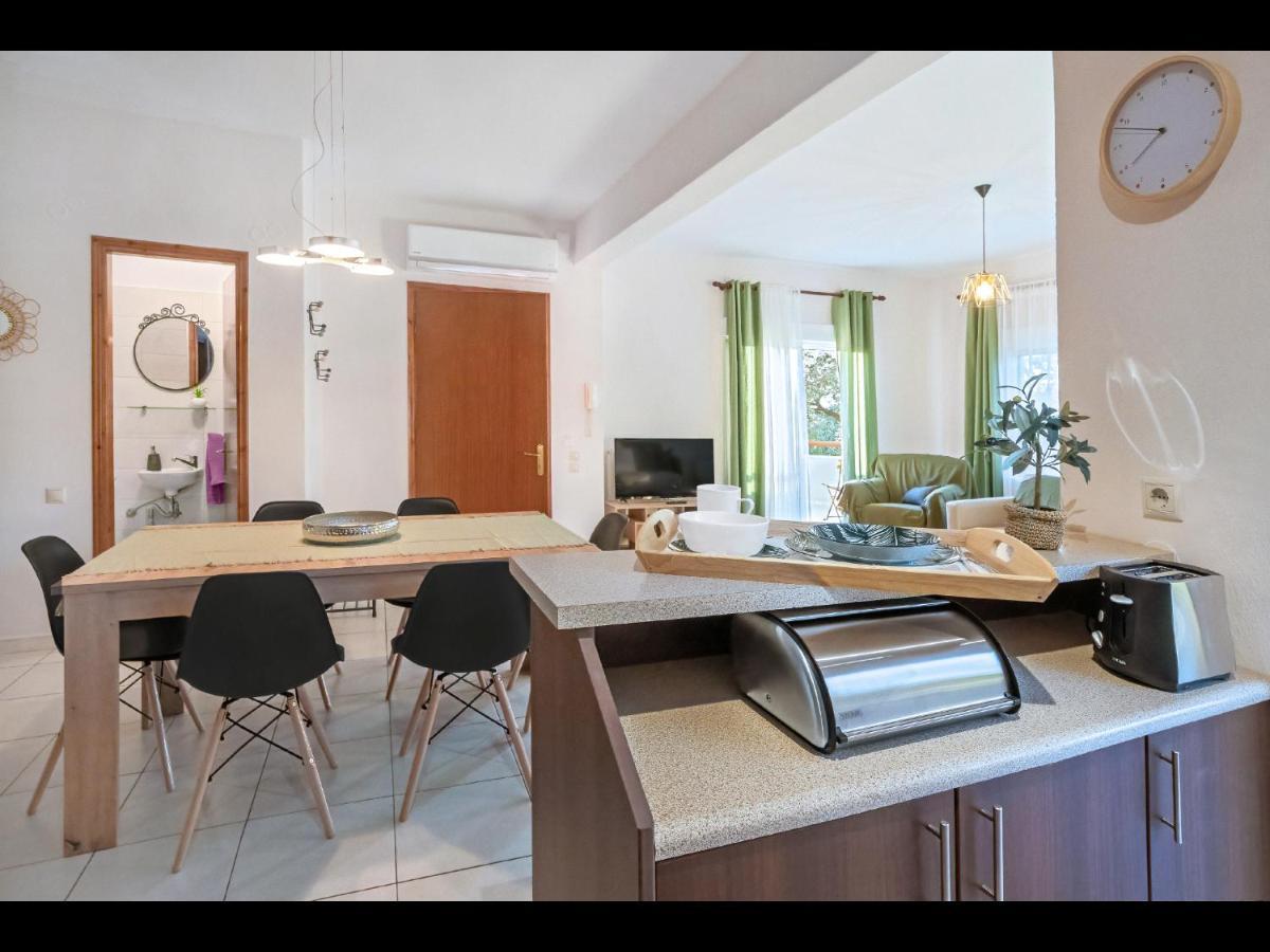 Omalia Apartment Prínos Buitenkant foto