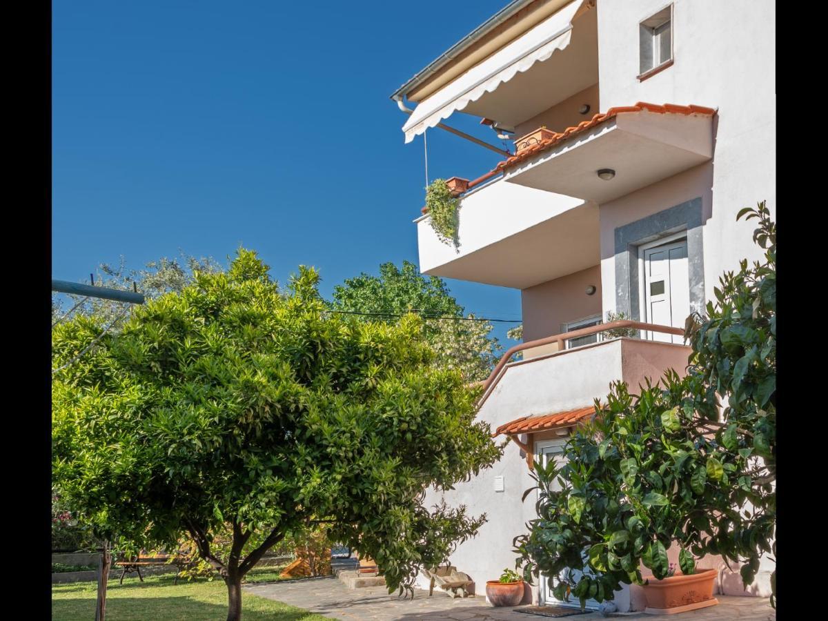 Omalia Apartment Prínos Buitenkant foto